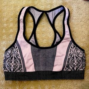 Super Cute and Flattering Nux Yoga Outfit size 0-4